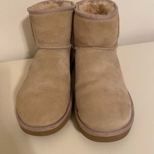 UGG Classic Tan Ankle Boot Size 8